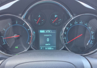Подержанный автомобиль Chevrolet Cruze Hatchback 2013 года (12 фото)