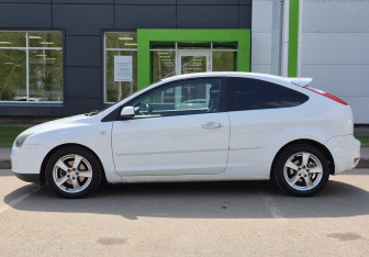 Подержанный автомобиль Ford Focus Hatchback 2007 года (8 фото)