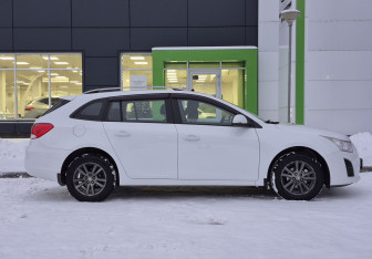 Подержанный автомобиль Chevrolet Cruze Wagon 2014 года (4 фото)