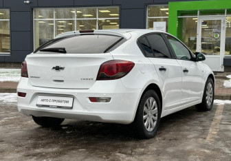 Подержанный автомобиль Chevrolet Cruze Hatchback 2013 года (5 фото)