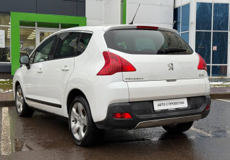 Подержанный автомобиль Peugeot 3008 2011 года (7 фото)