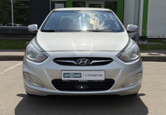 Подержанный автомобиль Hyundai Solaris Sedan 2013 года (2 фото)