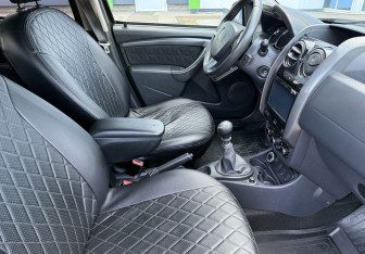 Подержанный автомобиль Renault Duster 2015 года (9 фото)