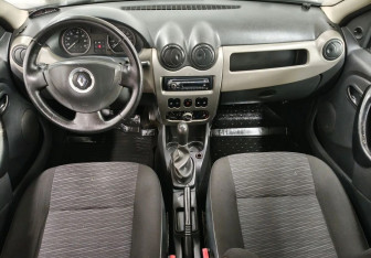 Подержанный автомобиль Renault Logan Sedan 2011 года (9 фото)