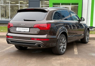 Подержанный автомобиль Audi Q7 2014 года (5 фото)