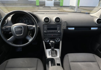 Подержанный автомобиль Audi A3 Hatchback 2009 года (10 фото)