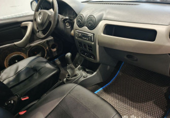 Подержанный автомобиль Renault Logan Sedan 2012 года (12 фото)