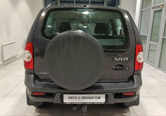 Подержанный автомобиль Chevrolet Niva 2017 года (7 фото)
