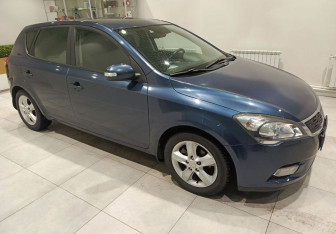 Подержанный автомобиль Kia Ceed Hatchback 2011 года (9 фото)