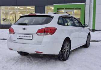 Подержанный автомобиль Chevrolet Cruze Wagon 2014 года (5 фото)