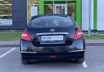 Подержанный автомобиль Nissan Teana 2010 года (6 фото)