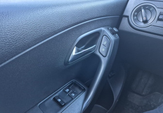 Подержанный автомобиль Volkswagen Polo Sedan 2011 года (15 фото)