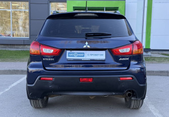 Подержанный автомобиль Mitsubishi ASX 2011 года (6 фото)