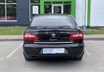 Подержанный автомобиль Skoda Superb Liftback 2012 года (6 фото)