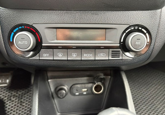 Подержанный автомобиль Kia Rio Sedan 2016 года (14 фото)