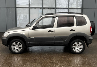 Подержанный автомобиль Chevrolet Niva 2013 года (7 фото)