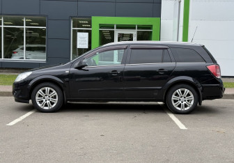 Подержанный автомобиль Opel Astra Wagon 2010 года (8 фото)