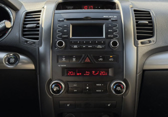 Подержанный автомобиль Kia Sorento 2009 года (14 фото)