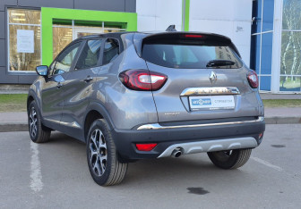 Подержанный автомобиль Renault Kaptur 2018 года (8 фото)