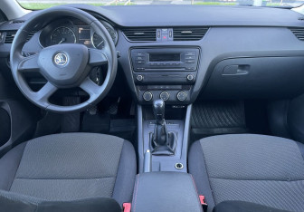 Подержанный автомобиль Skoda Octavia Liftback 2013 года (9 фото)