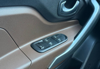 Подержанный автомобиль LADA (ВАЗ) XRAY 2017 года (15 фото)