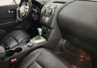 Подержанный автомобиль Nissan Qashqai+2 2011 года (11 фото)