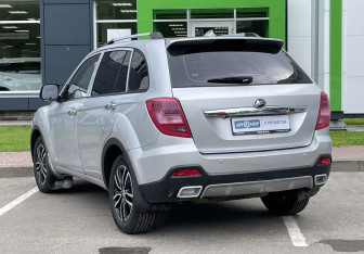 Подержанный автомобиль Lifan X60 2017 года (7 фото)