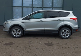 Подержанный автомобиль Ford Kuga 2014 года (4 фото)