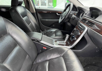 Подержанный автомобиль Volvo XC70 2011 года (10 фото)
