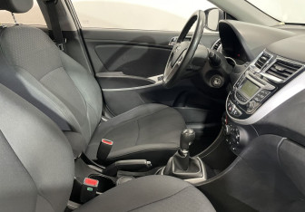 Подержанный автомобиль Hyundai Solaris Hatchback 2013 года (10 фото)