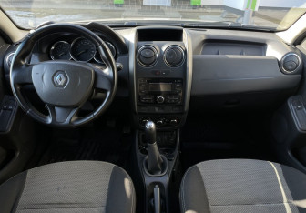 Подержанный автомобиль Renault Duster 2016 года (9 фото)