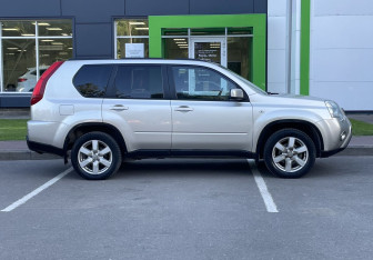 Подержанный автомобиль Nissan X-Trail 2011 года (4 фото)
