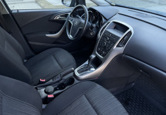 Подержанный автомобиль Opel Astra Hatchback 2010 года (10 фото)