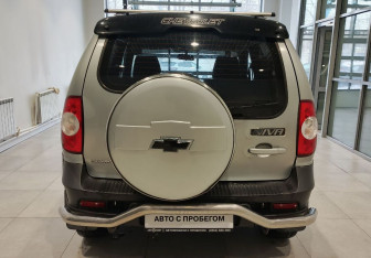 Подержанный автомобиль Chevrolet Niva 2014 года (7 фото)