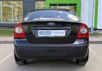 Подержанный автомобиль Ford Focus Sedan 2007 года (6 фото)