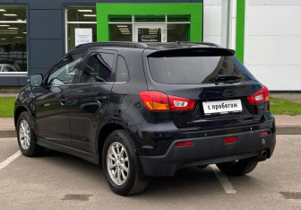 Подержанный автомобиль Mitsubishi ASX 2012 года (6 фото)