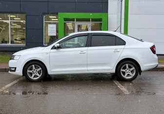 Подержанный автомобиль Skoda Rapid Liftback 2019 года (8 фото)