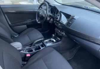 Подержанный автомобиль Mitsubishi Lancer Sedan 2011 года (9 фото)