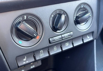 Подержанный автомобиль Skoda Rapid Liftback 2017 года (14 фото)