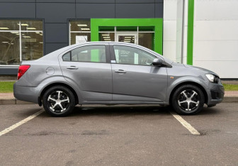 Подержанный автомобиль Chevrolet Aveo Sedan 2013 года (4 фото)
