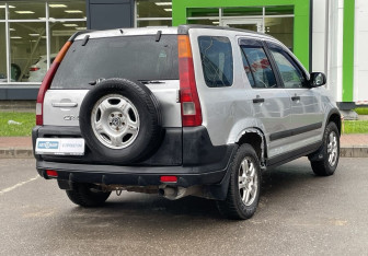 Подержанный автомобиль Honda CR-V 2002 года (5 фото)