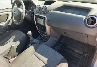 Подержанный автомобиль Renault Duster 2012 года (11 фото)