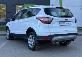Подержанный автомобиль Ford Kuga 2018 года (7 фото)