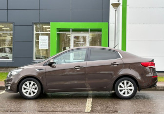 Подержанный автомобиль Kia Rio Sedan 2016 года (8 фото)