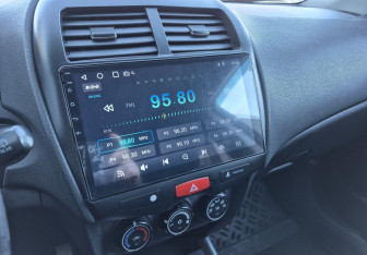 Подержанный автомобиль Mitsubishi ASX 2012 года (12 фото)