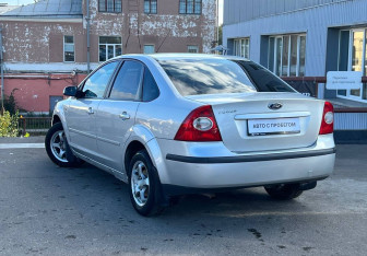 Подержанный автомобиль Ford Focus Sedan 2007 года (6 фото)