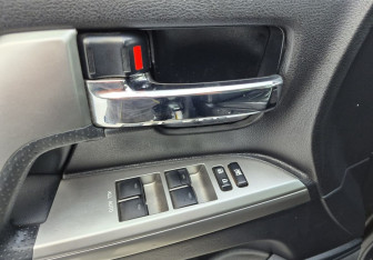 Подержанный автомобиль Toyota Land Cruiser Suv 2012 года (22 фото)