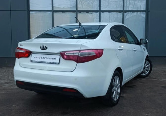 Подержанный автомобиль Kia Rio Sedan 2013 года (6 фото)