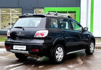 Подержанный автомобиль Mitsubishi Outlander 2007 года (6 фото)
