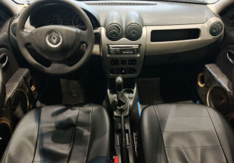 Подержанный автомобиль Renault Logan Sedan 2012 года (11 фото)